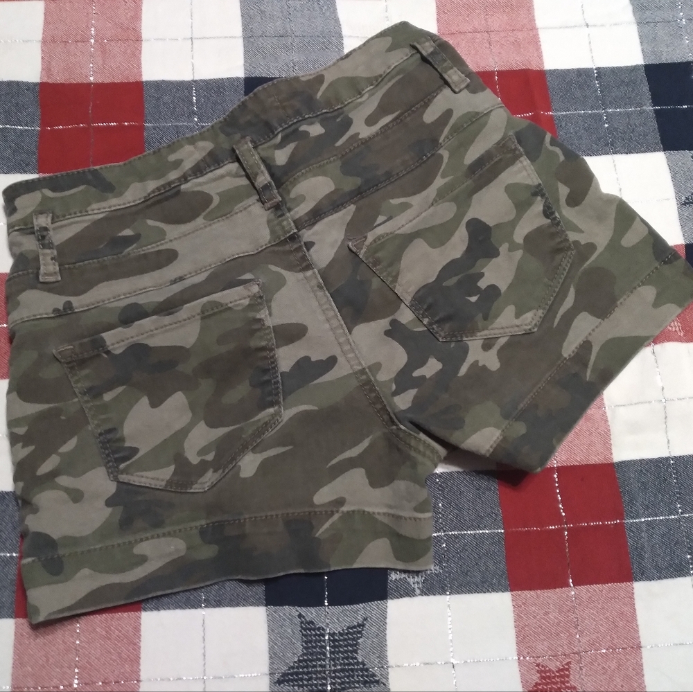 No Boundaries camo Jean shorts